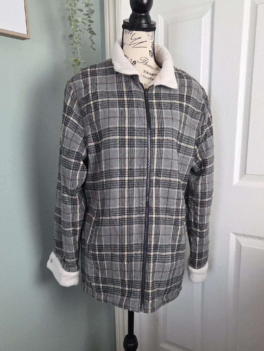 NWOT Plaid Sherpa-Lined Jacket - Gray, Medium